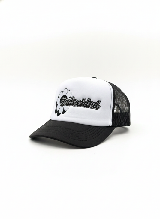 BLACK & WHITE TRUCKER CAP